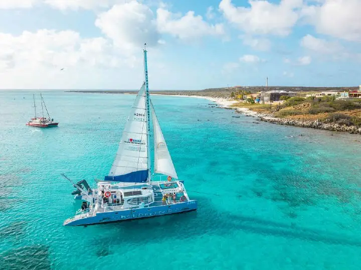 Private boat trip on Aruba's calm turquoise waters